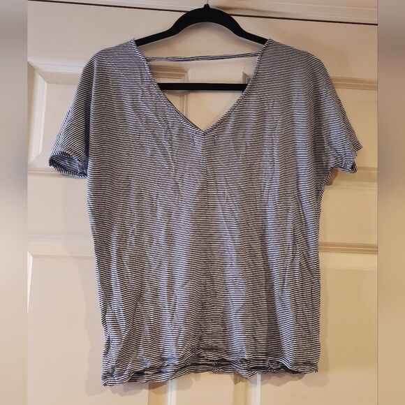 Old Navy blue and white striped stretchy short sleeve top S - Picture 4 of 4